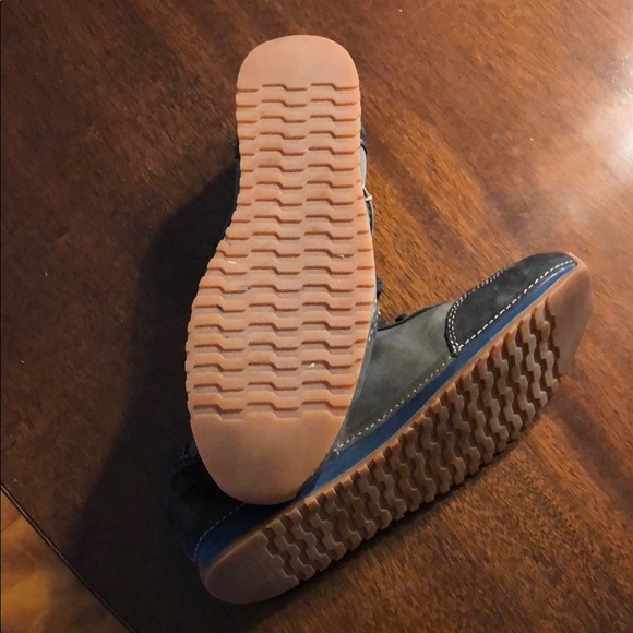 Shoes - Picture 4 of 5